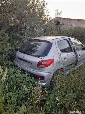 Dezmembrez Peugeot 206 +, 1.1i, an 2011 - imagine 3