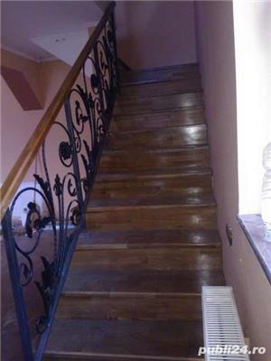 Balustradă din fier forjat cu spirale care au la capăt frunze sau flori din fier forjat - imagine 3