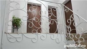 O balustradă nici simplă sau plictisitoare, doar încărcată și pretențioasă