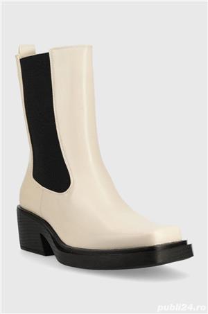 Cizme   ciocate crem, cu varf si toc patrat, mar.40 - imagine 2