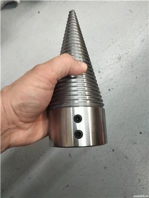 Con otel tratat despicat,spart lemne,urgen