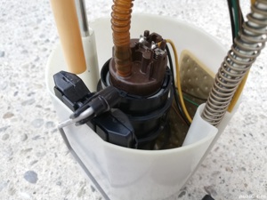 Pompa benzina SIEMENS vw polo 6R - imagine 5