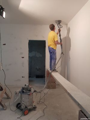 Inchiziez girafa de slefuit pereti si tavane cu aspirator - imagine 7