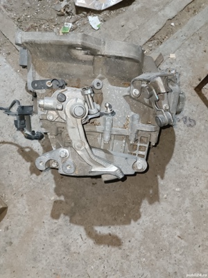 Cutie viteze Opel ASTRA H Zafira B 1.9 6 trepte de viteze  55192042 55186620 - imagine 3