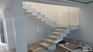 Balustrada din sticla centru scara de interior