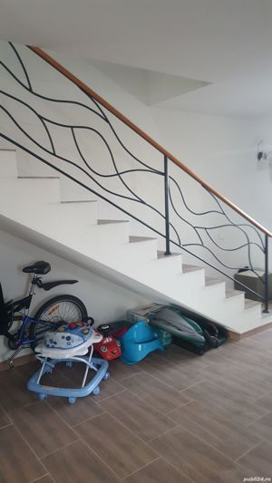 Balustrada cu elemente curbate si cu mana curenta lemn masiv lacuita