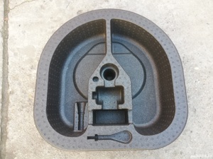 cutie suport polistiren roata rezerva ford focus 3 combi (break)