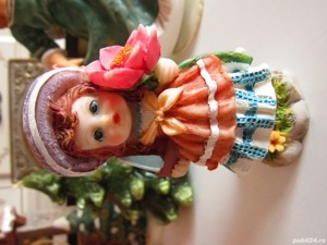 cadou Fetita cu palarie miniatura vintage Germania impecabila