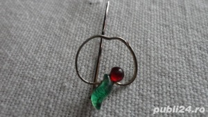 Pin pentru rever  model mar din alama aurita și email