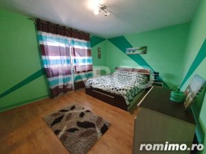 Casa individuala cu 7 camere 2 fronturi 1000 mp teren in Sura Mare  - imagine 4