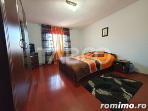 Casa individuala cu 7 camere 2 fronturi 1000 mp teren in Sura Mare  - imagine 11