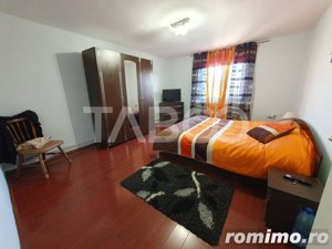 Casa individuala cu 7 camere 2 fronturi 1000 mp teren in Sura Mare  - imagine 3