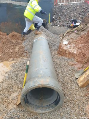 Mașina de dat gauri de hota și centrala in beton.  - imagine 4