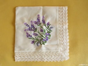 Fata de masa cu model floral - produs NOU