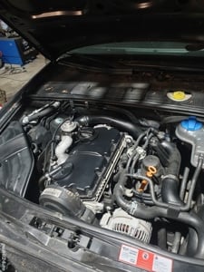 dezmembrez audi a4 1.9 tdi 5+1 viteze alternator electromotor  - imagine 2