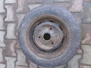 Vând 2 cauciucuri cu jenți tablă 165/70/13