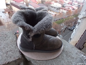 Cizme piele imblanite UGG Australia, marimea 39, UK 6 (24.8 cm)