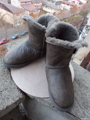 Cizme piele imblanite UGG Australia, marimea 39, UK 6 (24.8 cm) - imagine 2