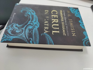 Cerul de piatra - N.K.Jemisian