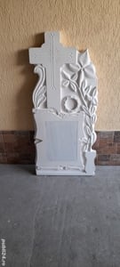 Vînd cruci din mozaic