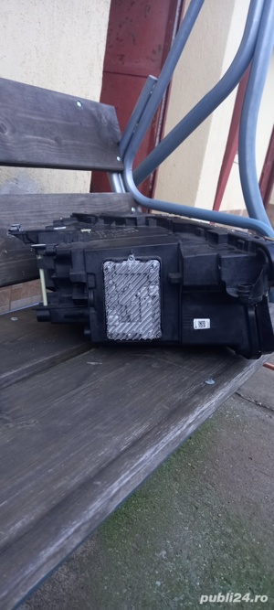 vand far stanga audi q4 e-tron - imagine 5