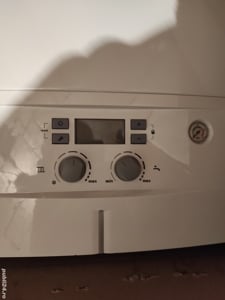 Centrală termică pe gaz Bosch 24 kw. MERGE PERFECT DOAR PE ÎNCĂLZIRE 