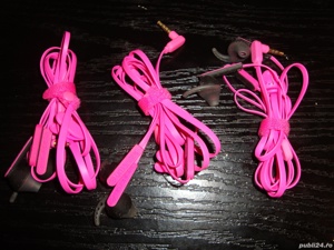 casti ureche hands free stereo cu buton apel si clema prindere haina