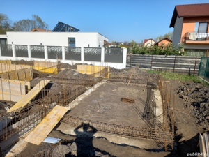 Case la rosu si din lemn - imagine 2