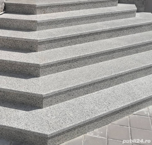 Trepte granit antiderapant pentru exterior 120x33x2 cm cu cant Bizot pe o lungime