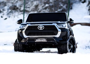 Masinuta electrica pentru 2 copii Toyota Hilux 4x 45W 12V 14Ah Black