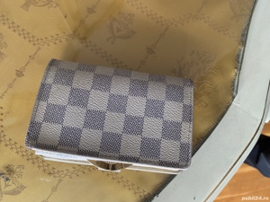 Portofel Louis Vuitton - purtat - 50 euro