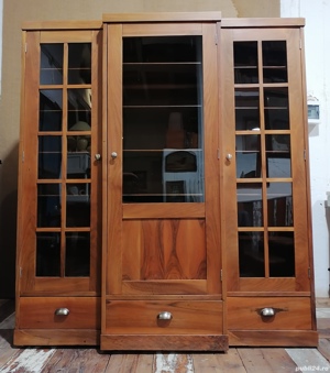 Dulap vechi (anii  1940),  din lemn masiv de nuc, restaurat - imagine 2