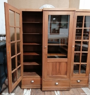 Dulap vechi (anii  1940),  din lemn masiv de nuc, restaurat - imagine 3