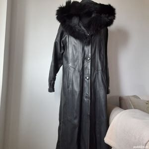 Vând haină lungă cu glugă, din piele naturală - imagine 2