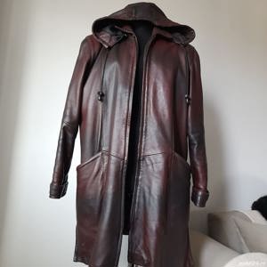 Vând jachetă cu glugă, din piele naturală - imagine 2