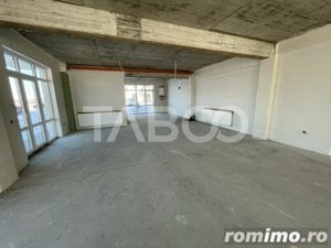 Spatiu comercial 174mp utili tip open space  cu vitrina 18m in Sibiu