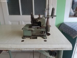 Masina de cusut cu 3 ace