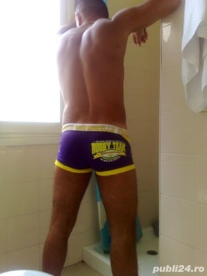 Varsatil brunet atletic dotat 40 ani