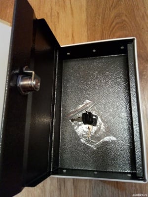 Seif metalic secret tip carte cu cheie STRATEGIC - imagine 2