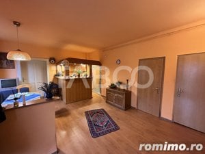 Casa 2 corpuri P+M si P+1 spatiu comercial 70 mpu la strada 2 garaje  - imagine 5