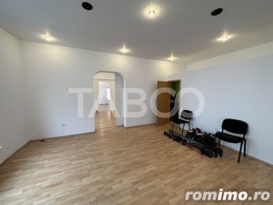 Casa 2 corpuri P+M si P+1 spatiu comercial 70 mpu la strada 2 garaje  - imagine 12