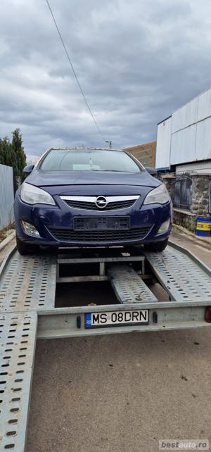 Dezmembrez opel astra J - imagine 3