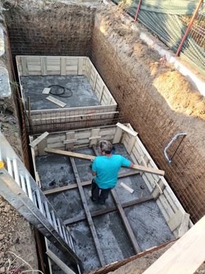 Constructii cripte, morminte, cavouri, monumente funerare din beton,,mozaic,marmura, granit, ieftin - imagine 4