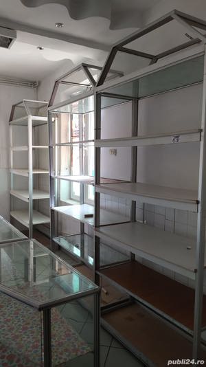Rafturi și vitrine comerciale pentru expunere magazin - imagine 2