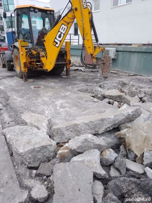 Buldoexcavator cu picon de inchiriat