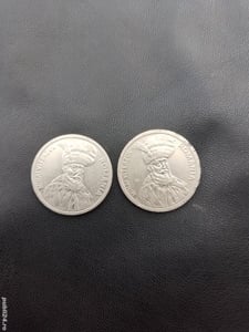 Monede de 100 lei si una de 50 lei,5 000 lei moneda.