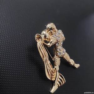 Brosa folosita,brosa zodia varsator ,metal auriu cu pietre - imagine 8