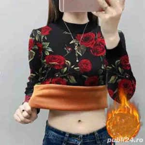 Bluza neagra cu trandafiri, deosebita  - imagine 5