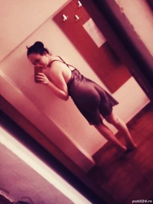 Show spectaculos la webcam pe Whatsapp,aștept mesaje