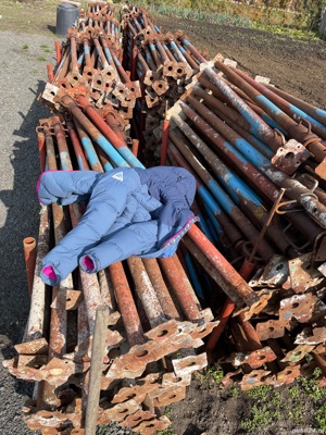 Închiriez popi metalici